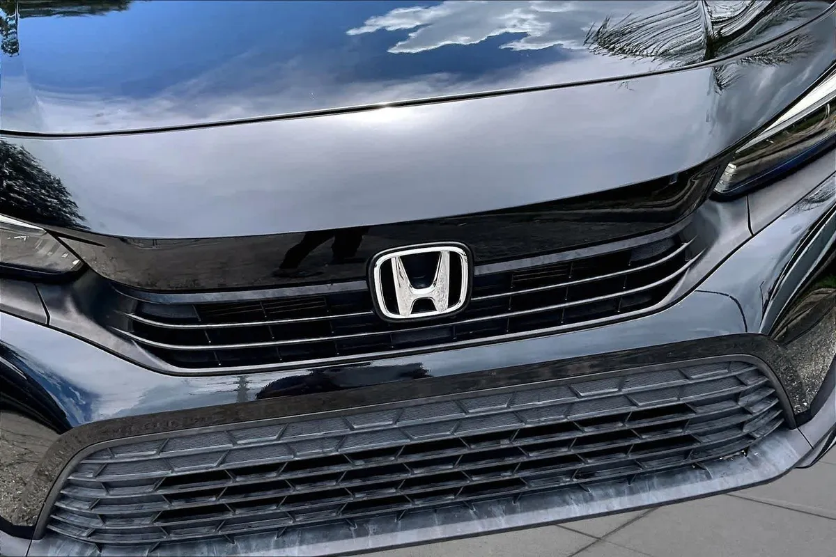 2025 Honda Civic Sport thumbnail 30