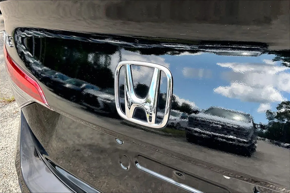 2025 Honda Civic Sport thumbnail 31