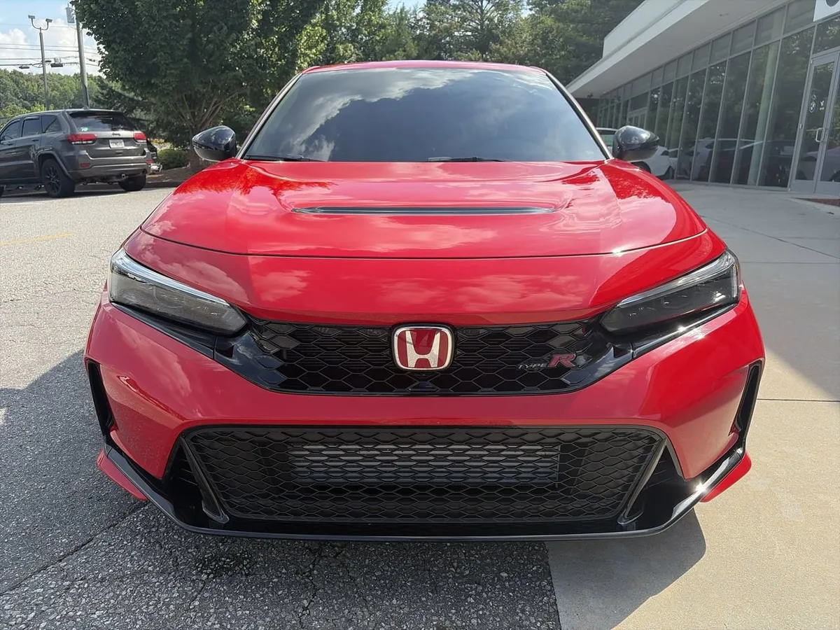 2025 Honda Civic Type R thumbnail 10