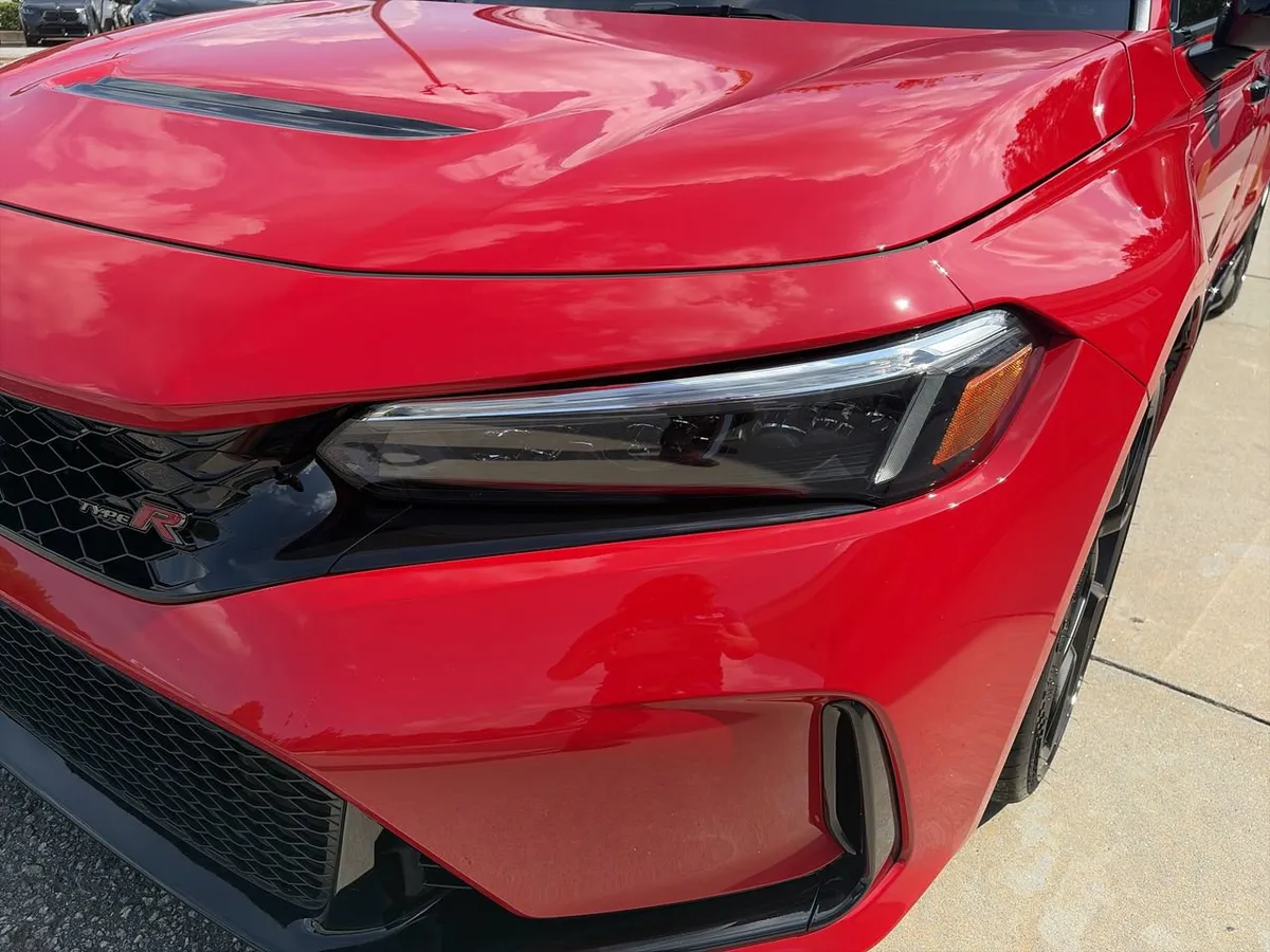 2025 Honda Civic Type R thumbnail 11