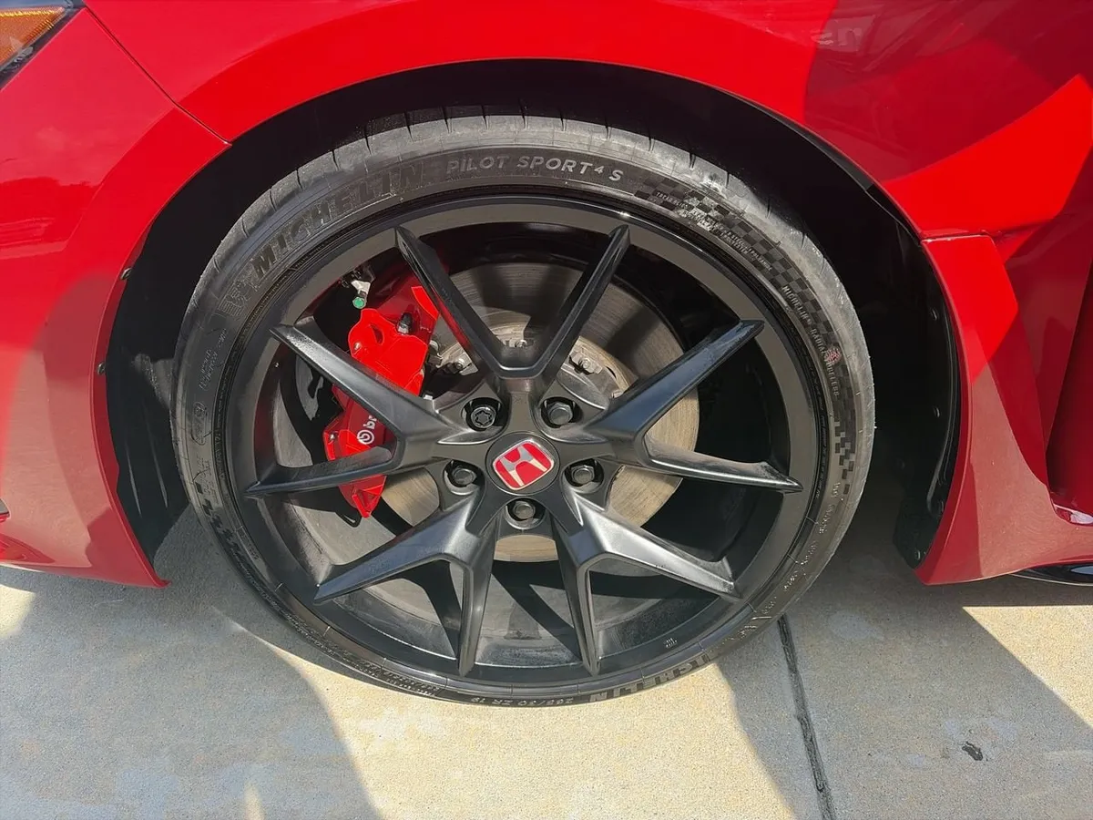 2025 Honda Civic Type R thumbnail 13