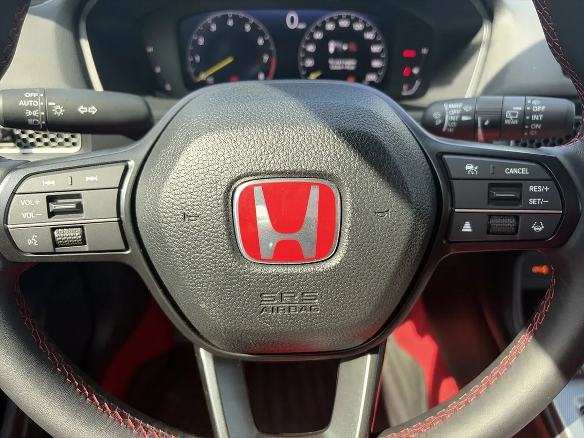 2025 Honda Civic Type R thumbnail 18