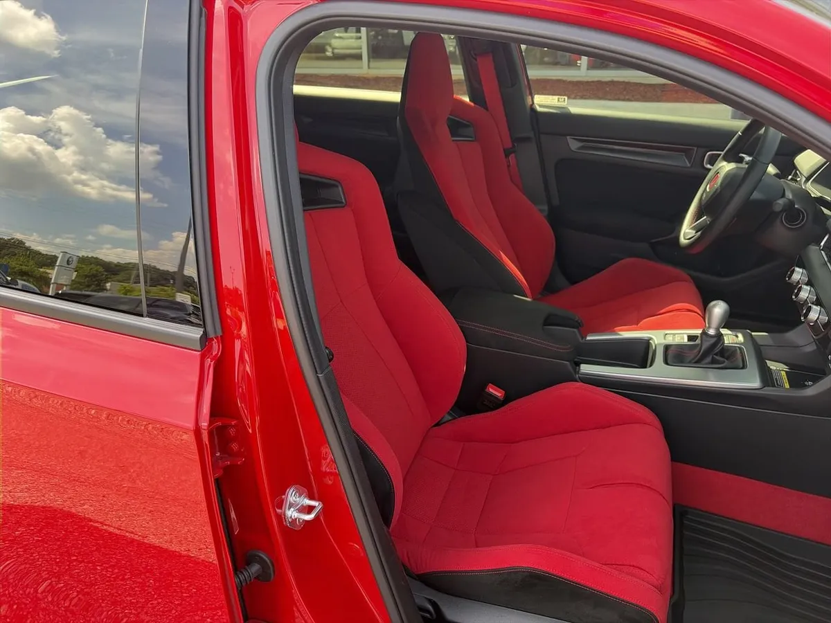 2025 Honda Civic Type R thumbnail 29
