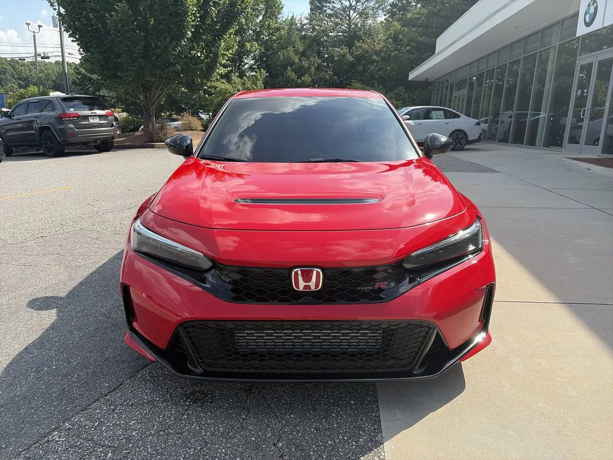 2025 Honda Civic Type R thumbnail 3