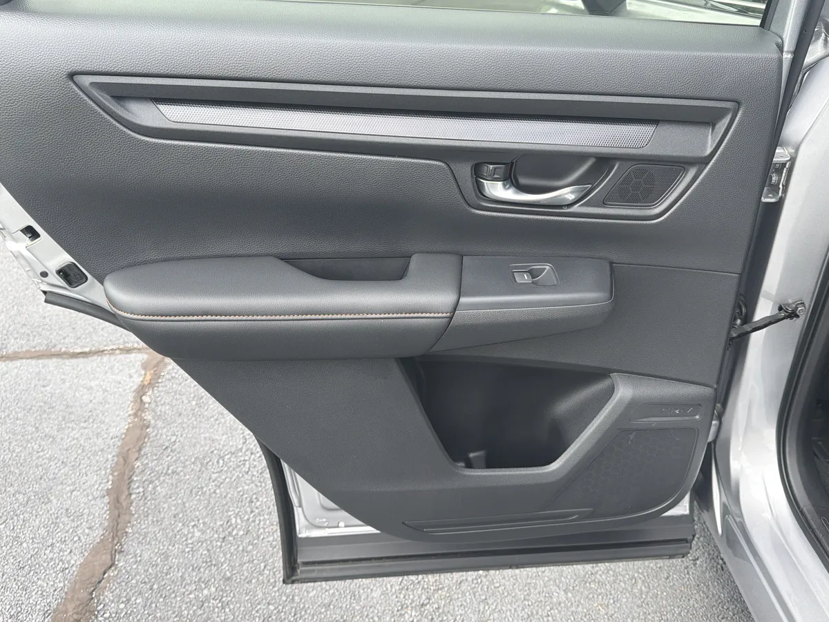 2025 Honda CR-V Hybrid Sport-L thumbnail 26