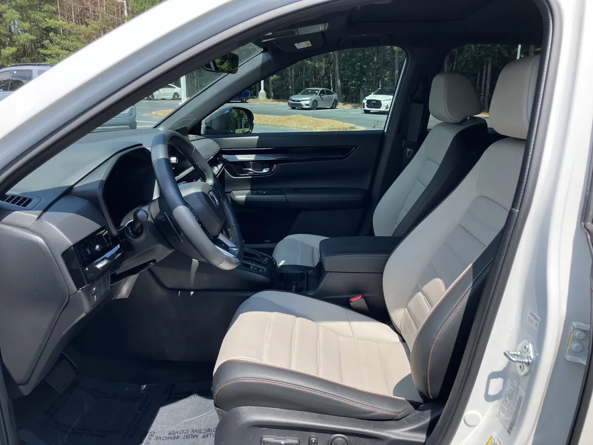 2025 Honda CR-V Hybrid Sport Touring AWD thumbnail 16
