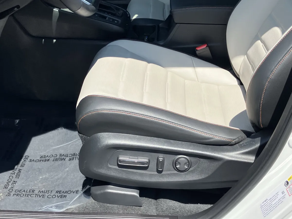 2025 Honda CR-V Hybrid Sport Touring AWD thumbnail 17