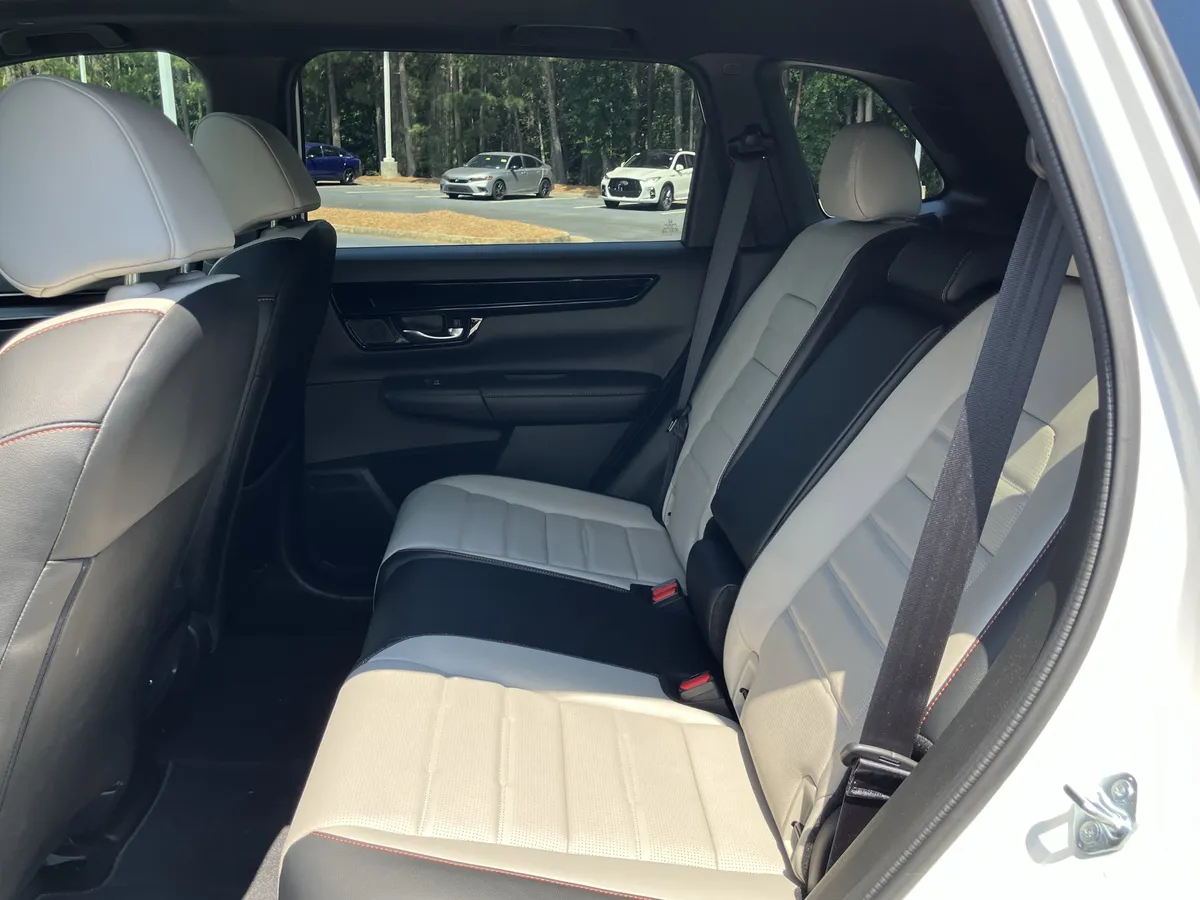 2025 Honda CR-V Hybrid Sport Touring AWD thumbnail 35