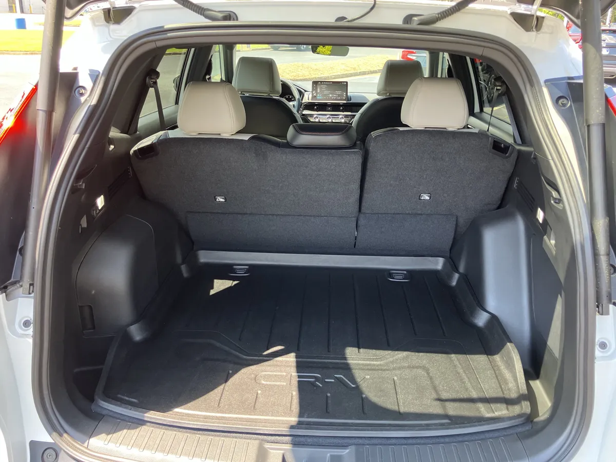 2025 Honda CR-V Hybrid Sport Touring AWD thumbnail 36