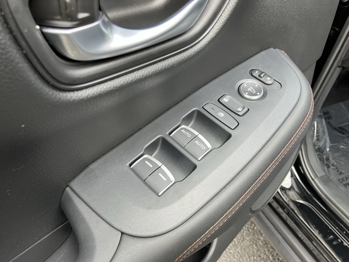 2025 Honda HR-V Sport AWD CVT thumbnail 15