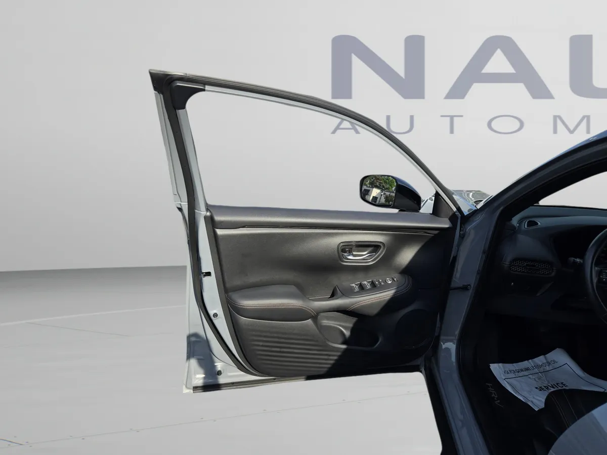 2025 Honda HR-V Sport thumbnail 13