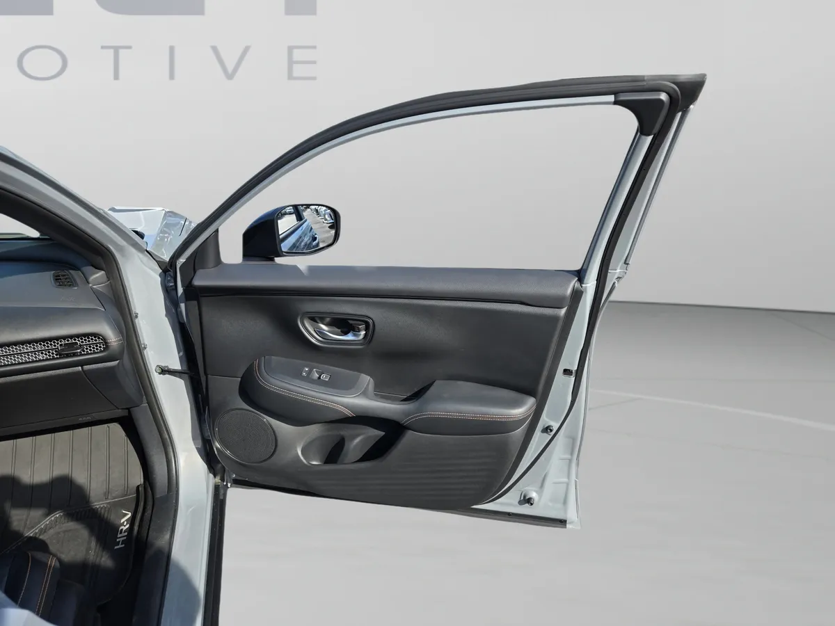 2025 Honda HR-V Sport thumbnail 25