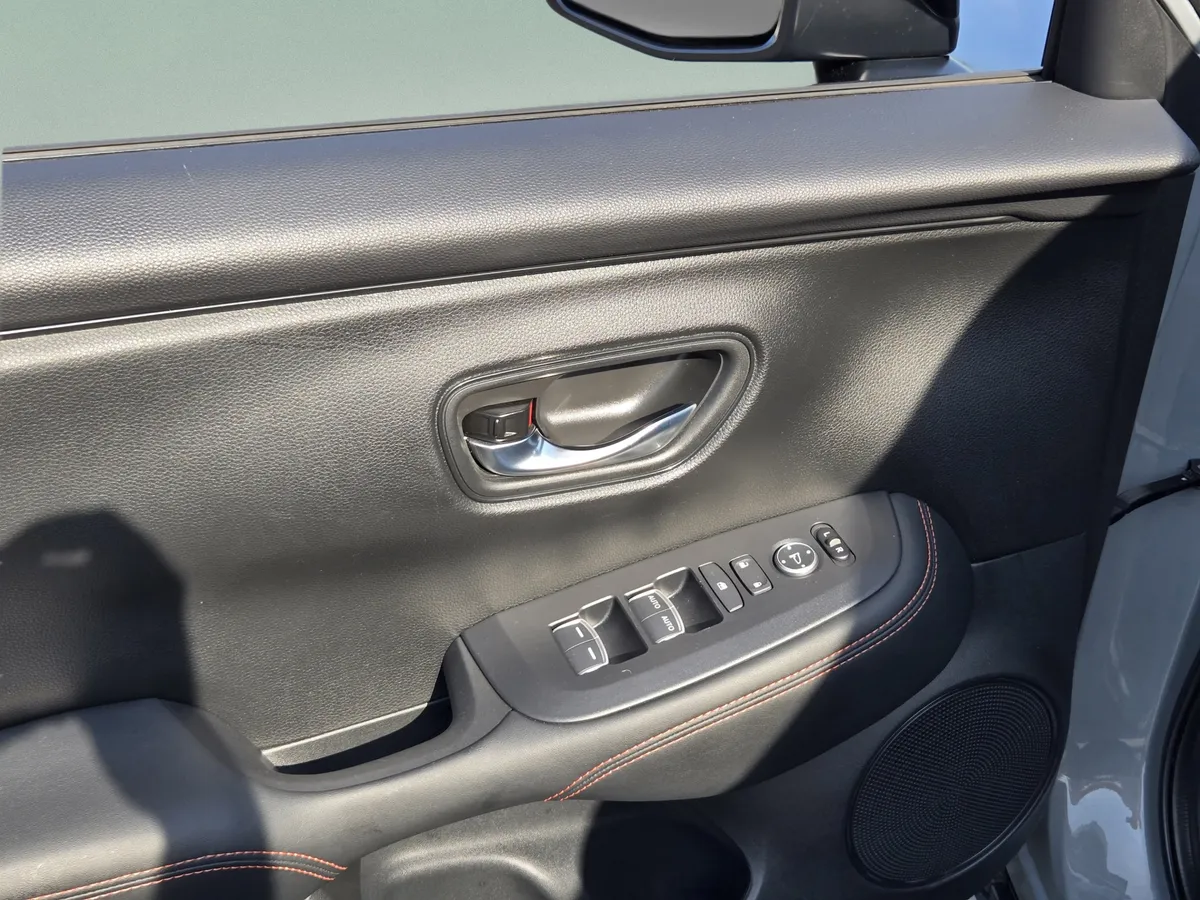 2025 Honda HR-V Sport thumbnail 31