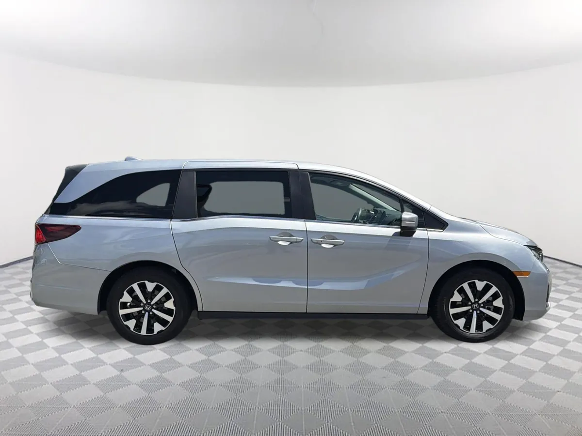2025 Honda Odyssey EX-L thumbnail 16