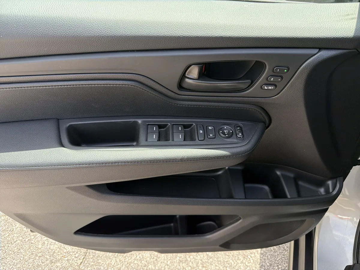 2025 Honda Odyssey EX-L thumbnail 18