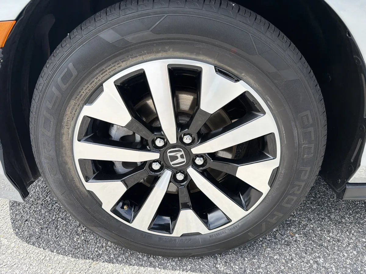 2025 Honda Odyssey EX-L thumbnail 19