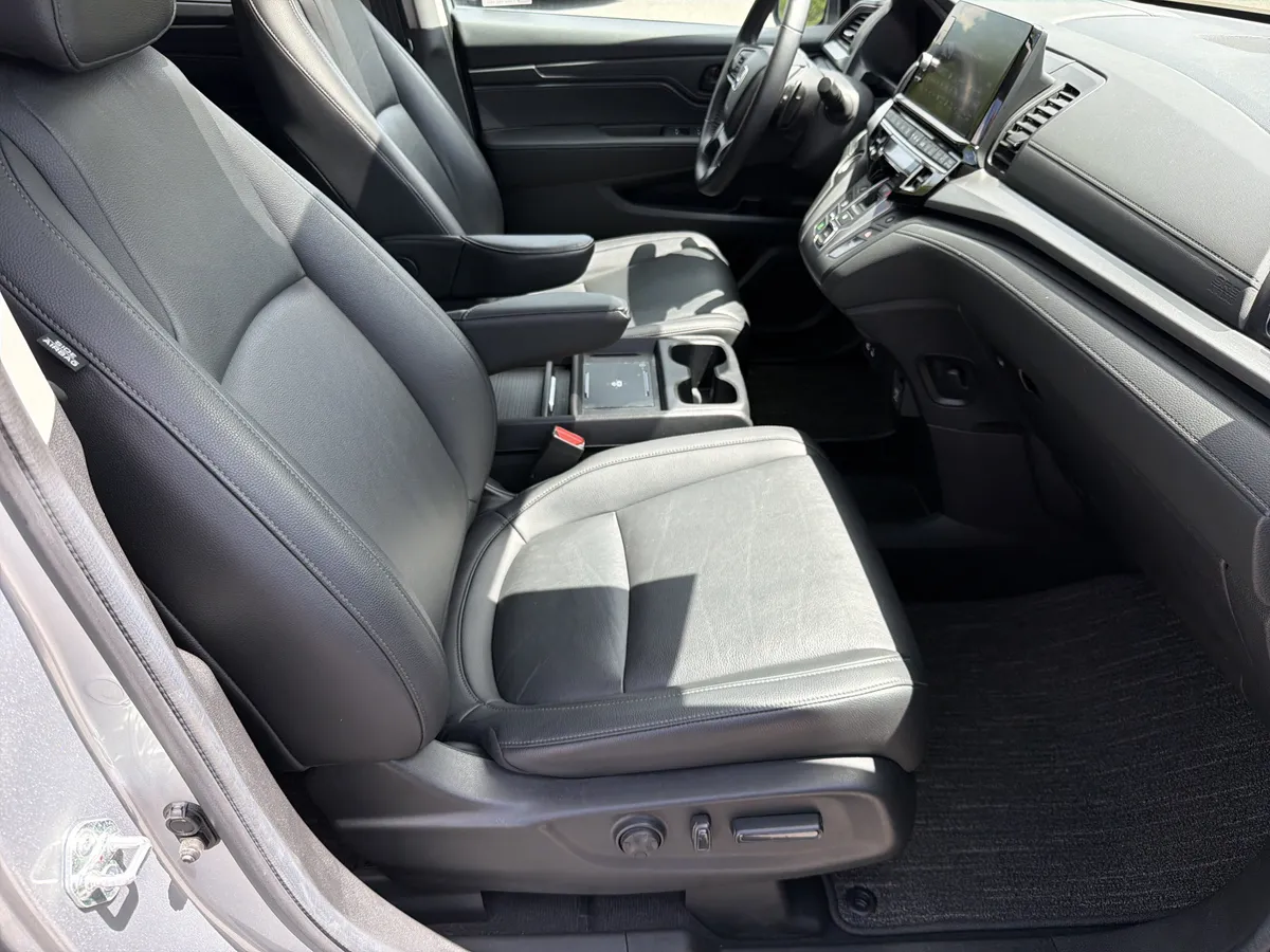 2025 Honda Odyssey EX-L thumbnail 22