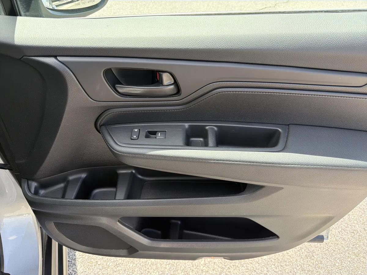 2025 Honda Odyssey EX-L thumbnail 23