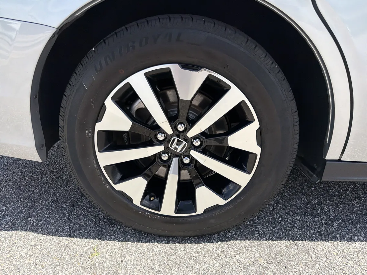 2025 Honda Odyssey EX-L thumbnail 26