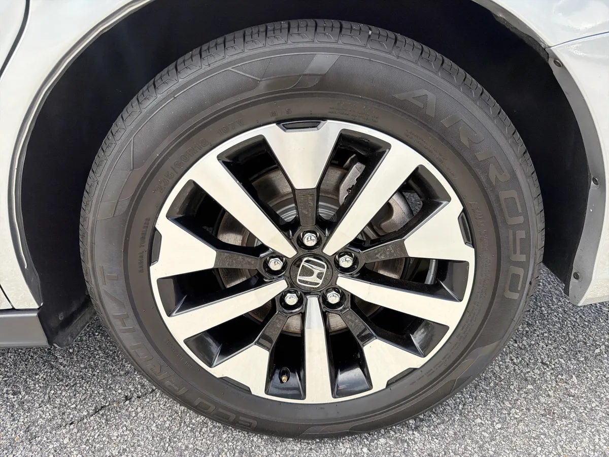 2025 Honda Odyssey EX-L thumbnail 28