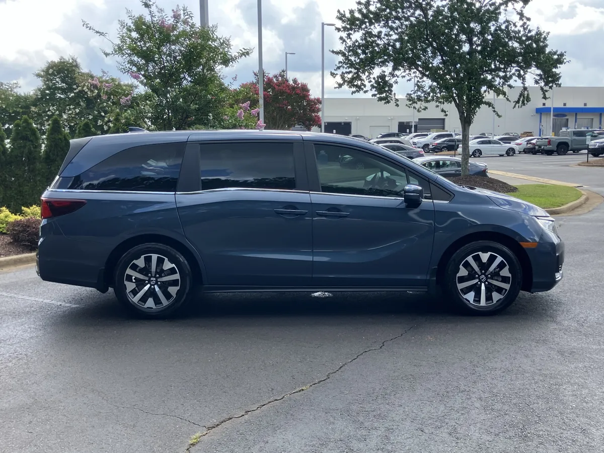 2025 Honda Odyssey EX-L Auto thumbnail 11