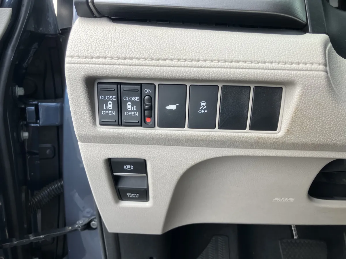 2025 Honda Odyssey EX-L Auto thumbnail 19