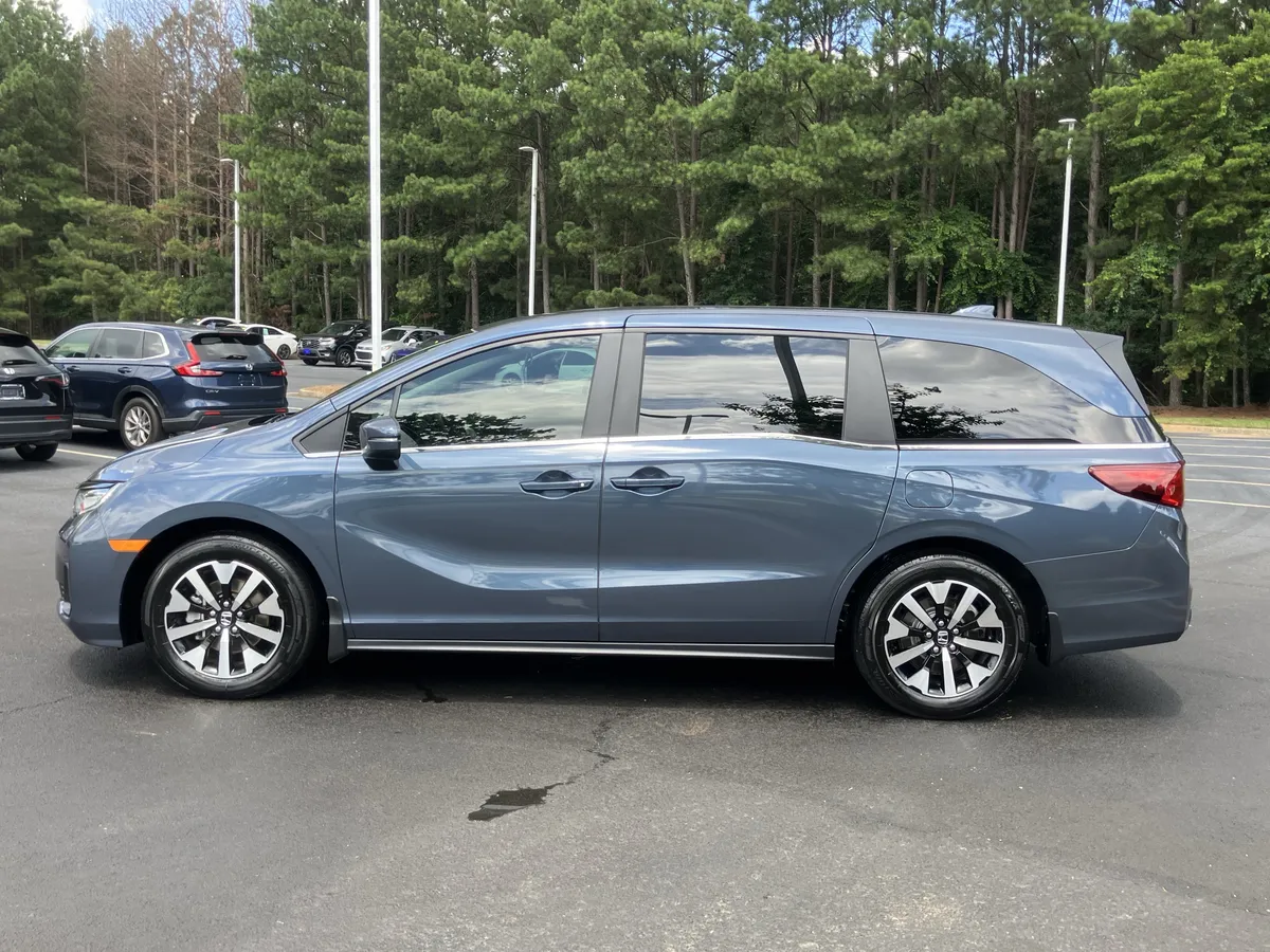 2025 Honda Odyssey EX-L Auto thumbnail 7