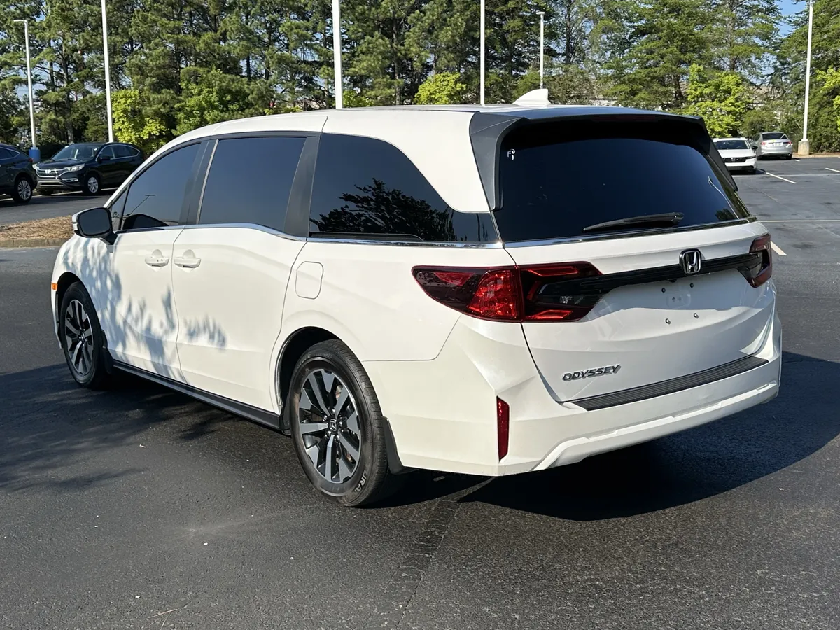 2025 Honda Odyssey EX-L Auto thumbnail 12