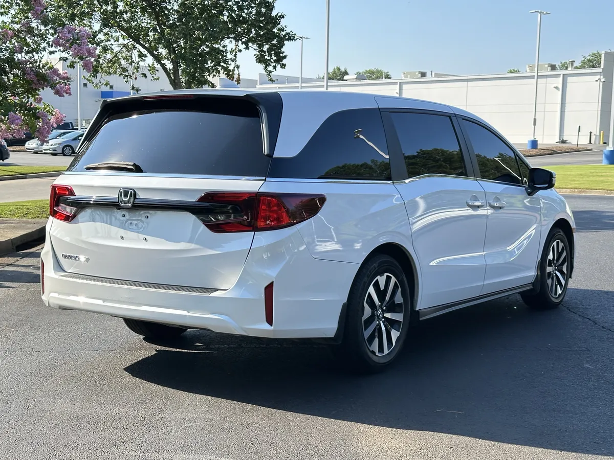 2025 Honda Odyssey EX-L Auto thumbnail 14