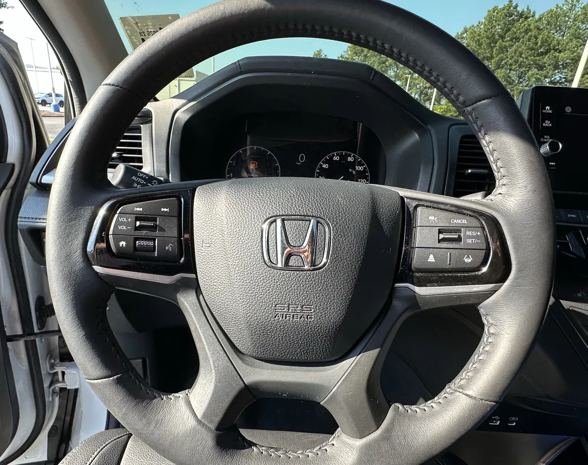 2025 Honda Odyssey EX-L Auto thumbnail 6