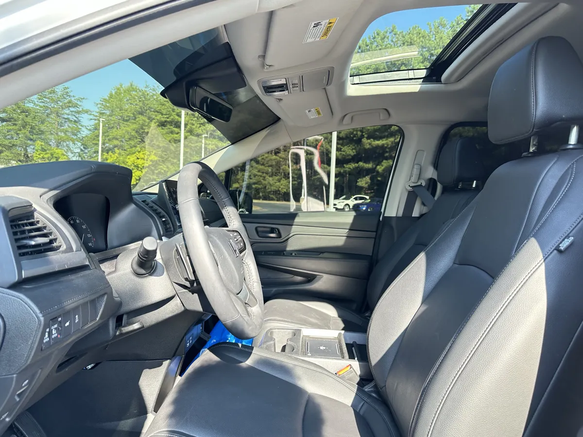 2025 Honda Odyssey EX-L Auto thumbnail 7