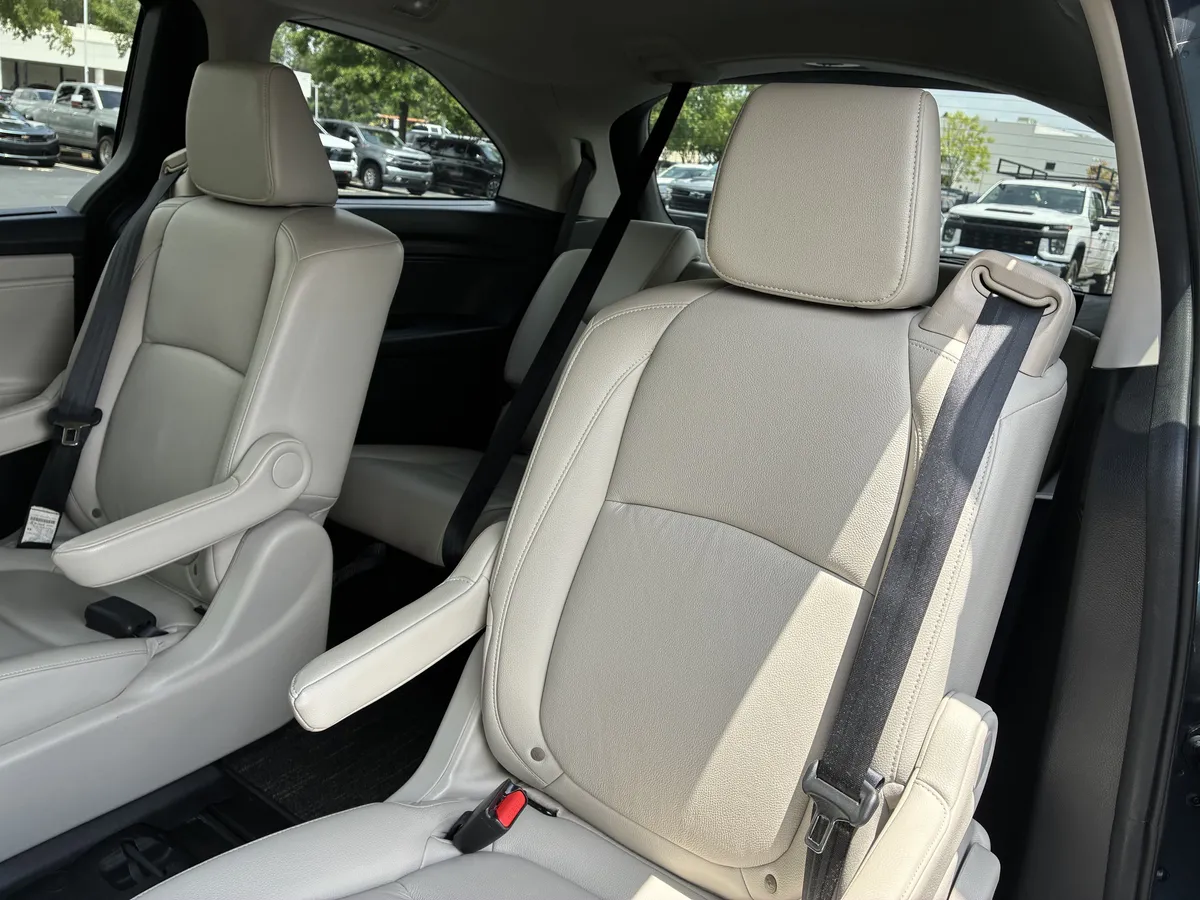 2025 Honda Odyssey EX-L thumbnail 11