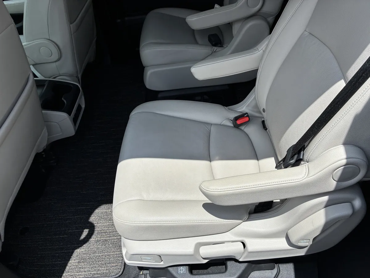 2025 Honda Odyssey EX-L thumbnail 12
