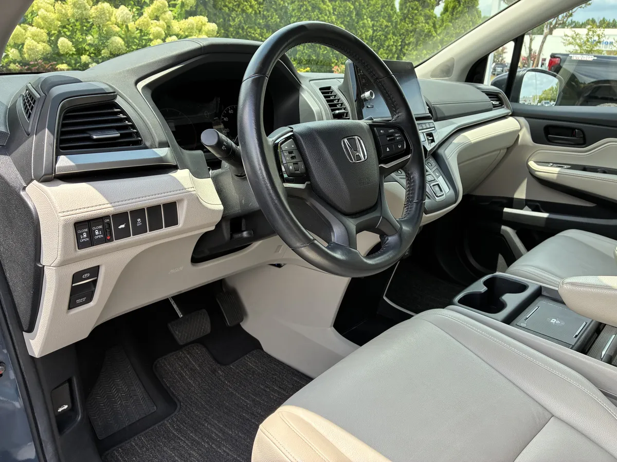 2025 Honda Odyssey EX-L thumbnail 19