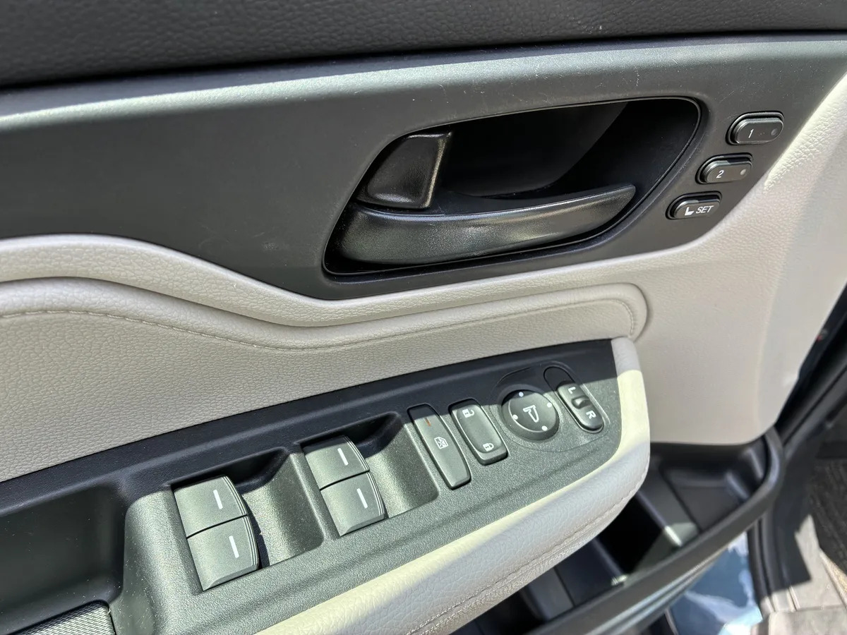 2025 Honda Odyssey EX-L thumbnail 21