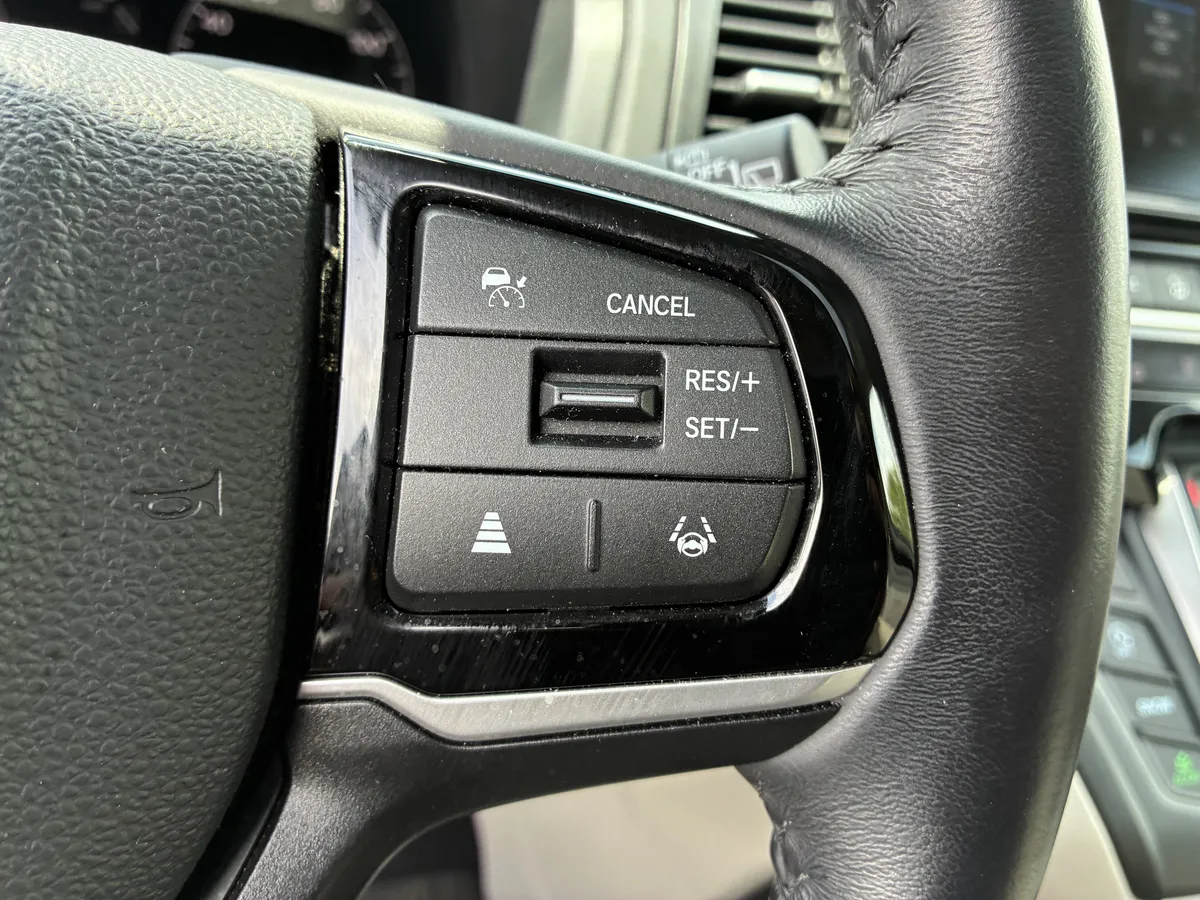 2025 Honda Odyssey EX-L thumbnail 26