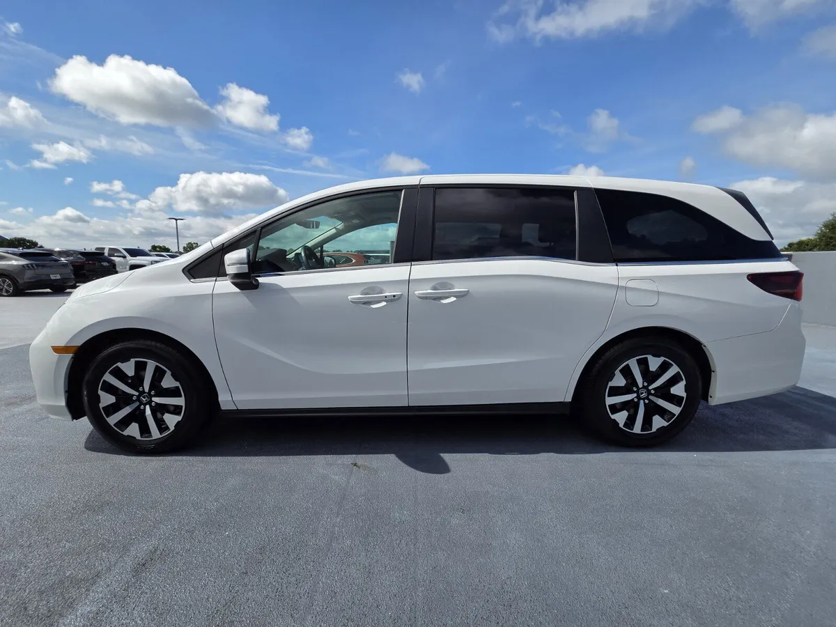 2025 Honda Odyssey EX-L thumbnail 2