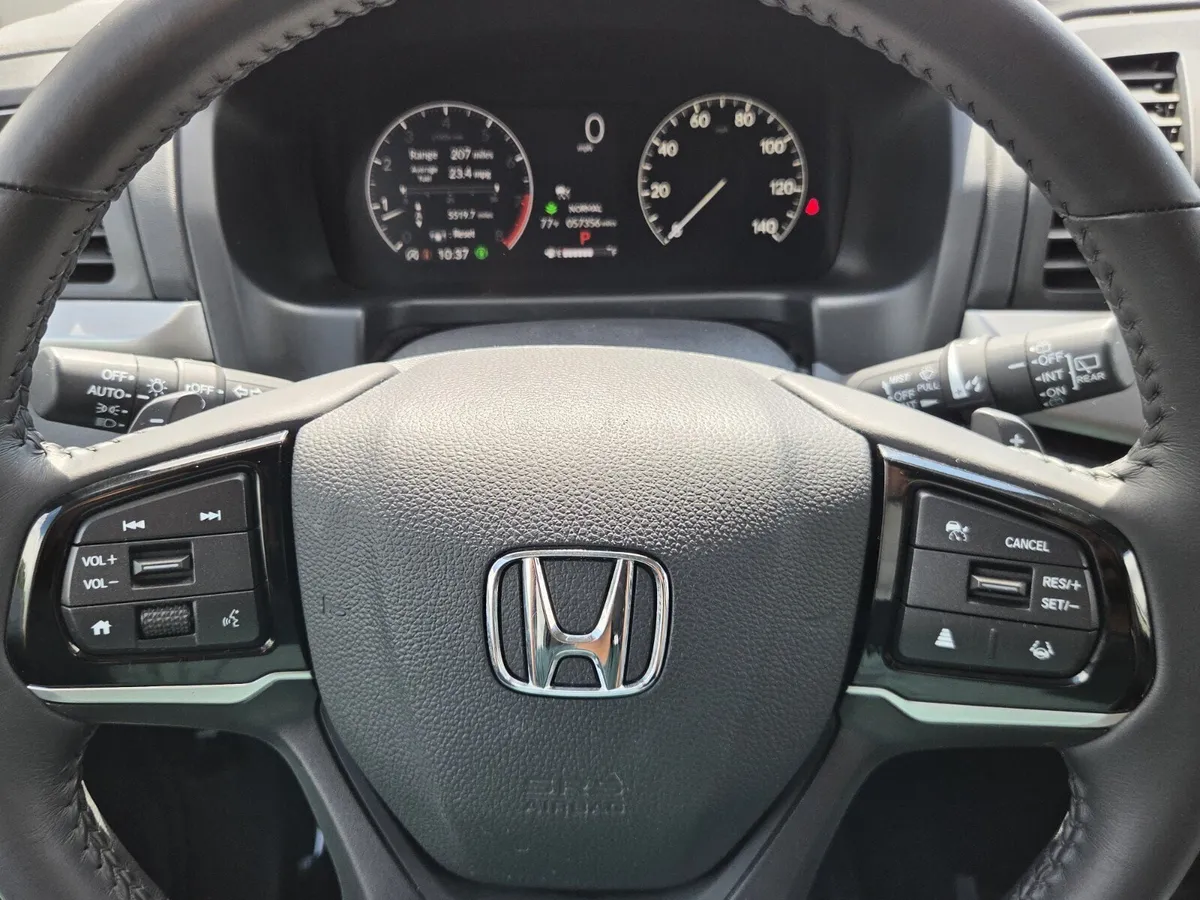 2025 Honda Odyssey EX-L thumbnail 29