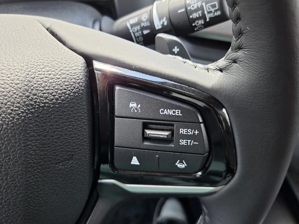 2025 Honda Odyssey EX-L thumbnail 30