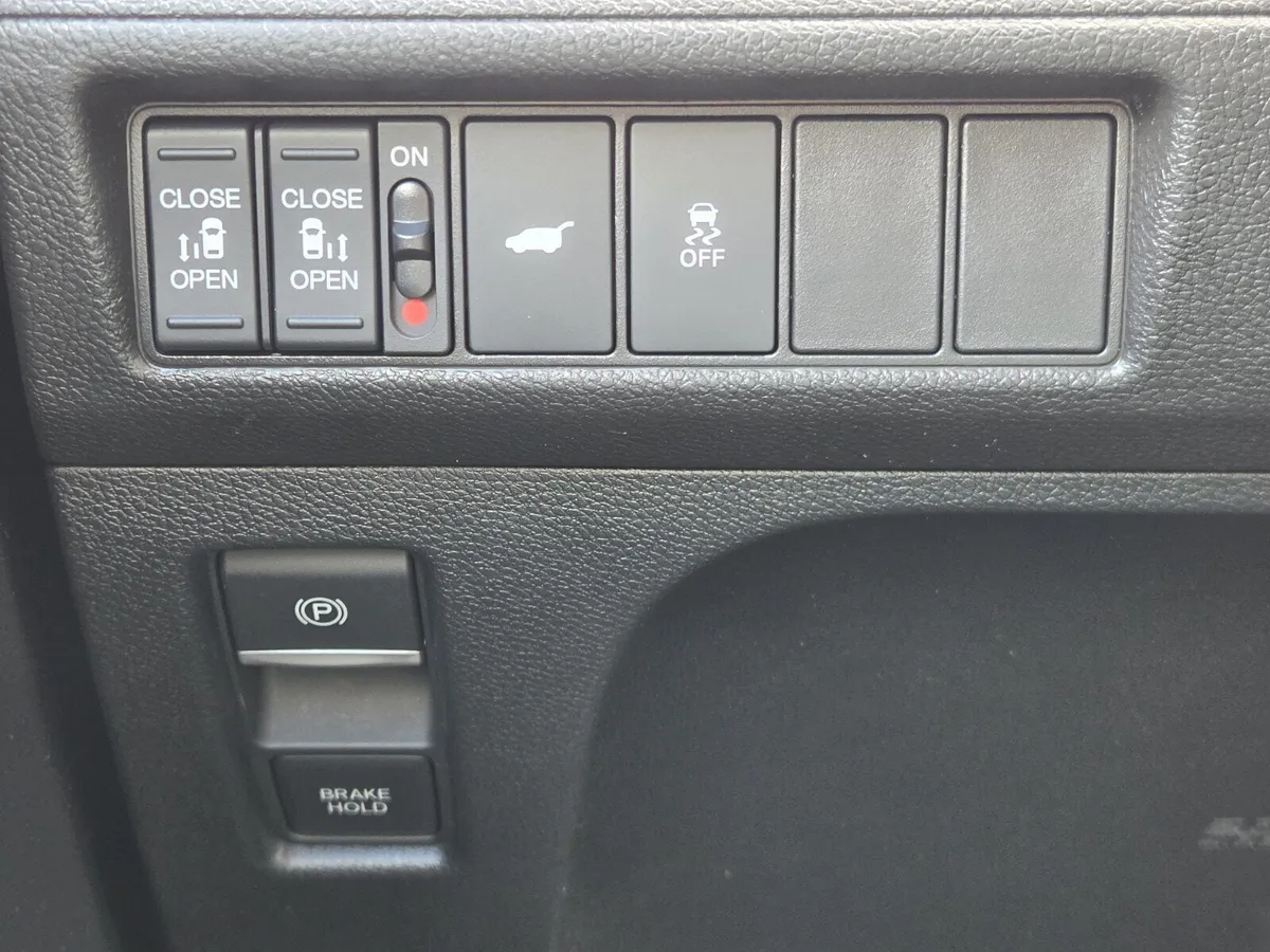 2025 Honda Odyssey EX-L thumbnail 32