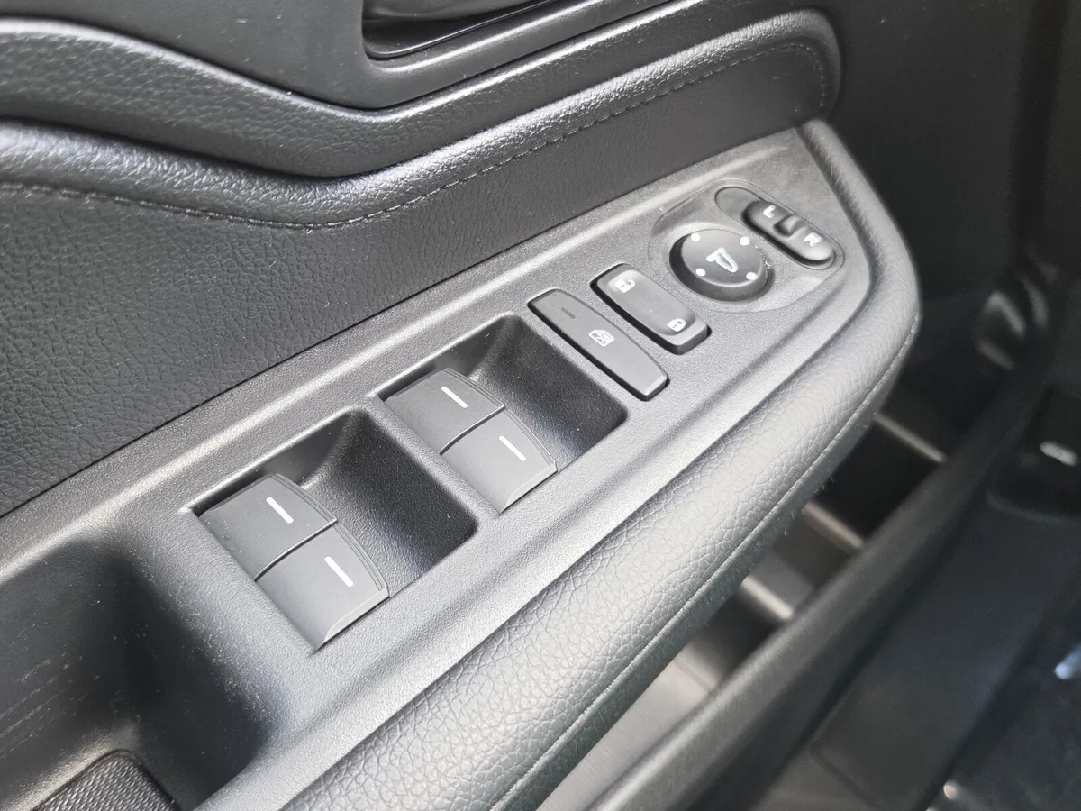 2025 Honda Odyssey EX-L thumbnail 34