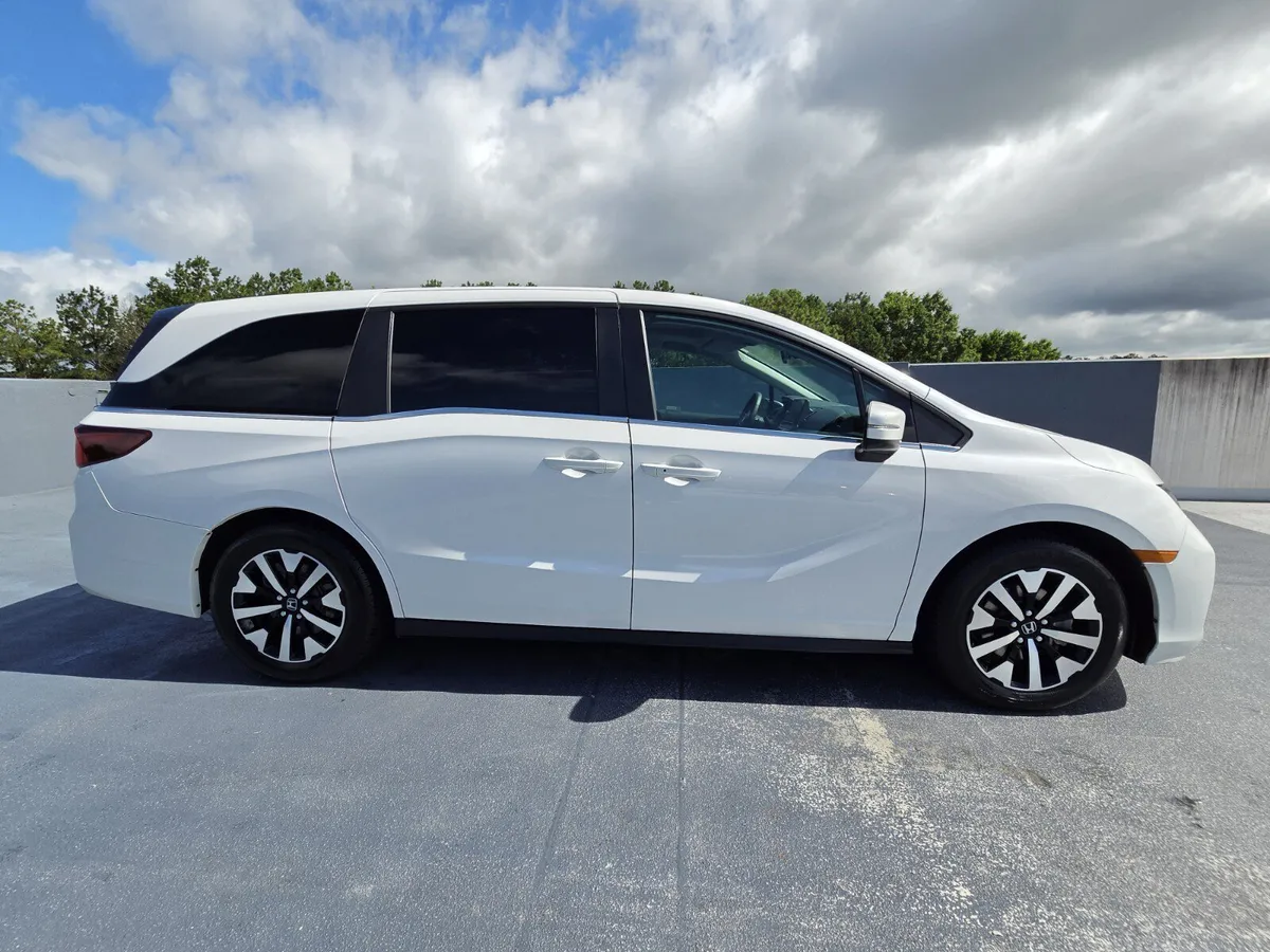 2025 Honda Odyssey EX-L thumbnail 7