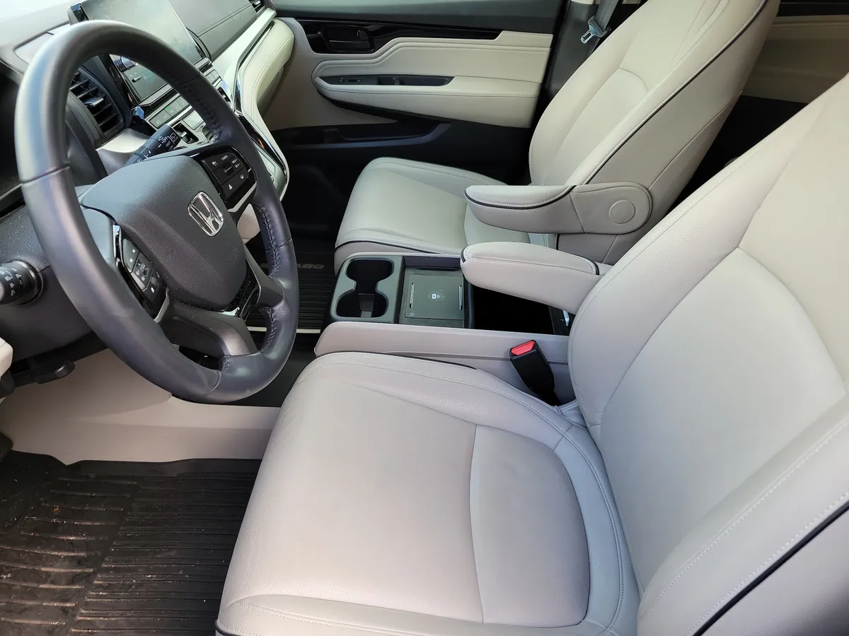 2025 Honda Odyssey Touring thumbnail 10