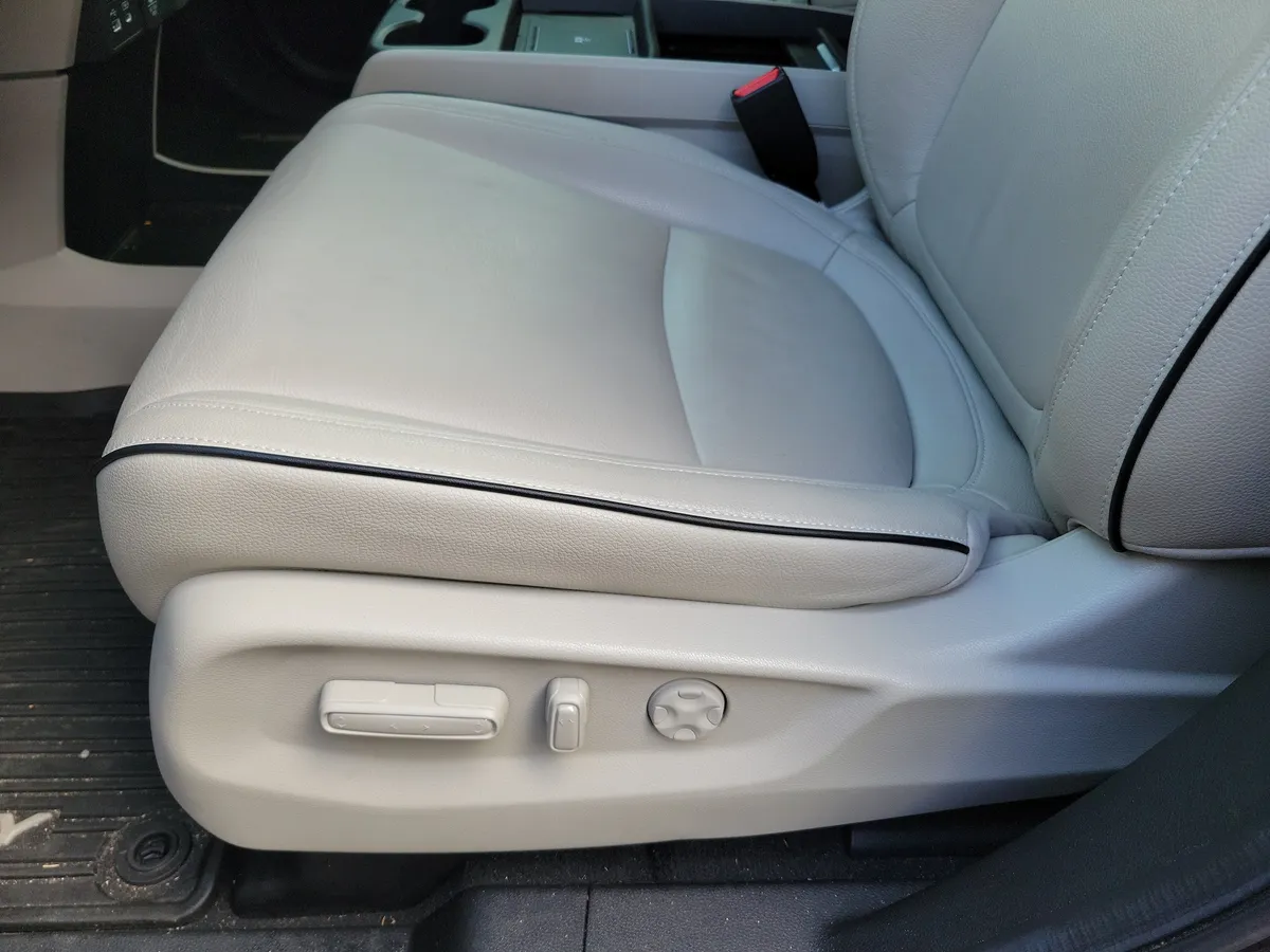 2025 Honda Odyssey Touring thumbnail 12