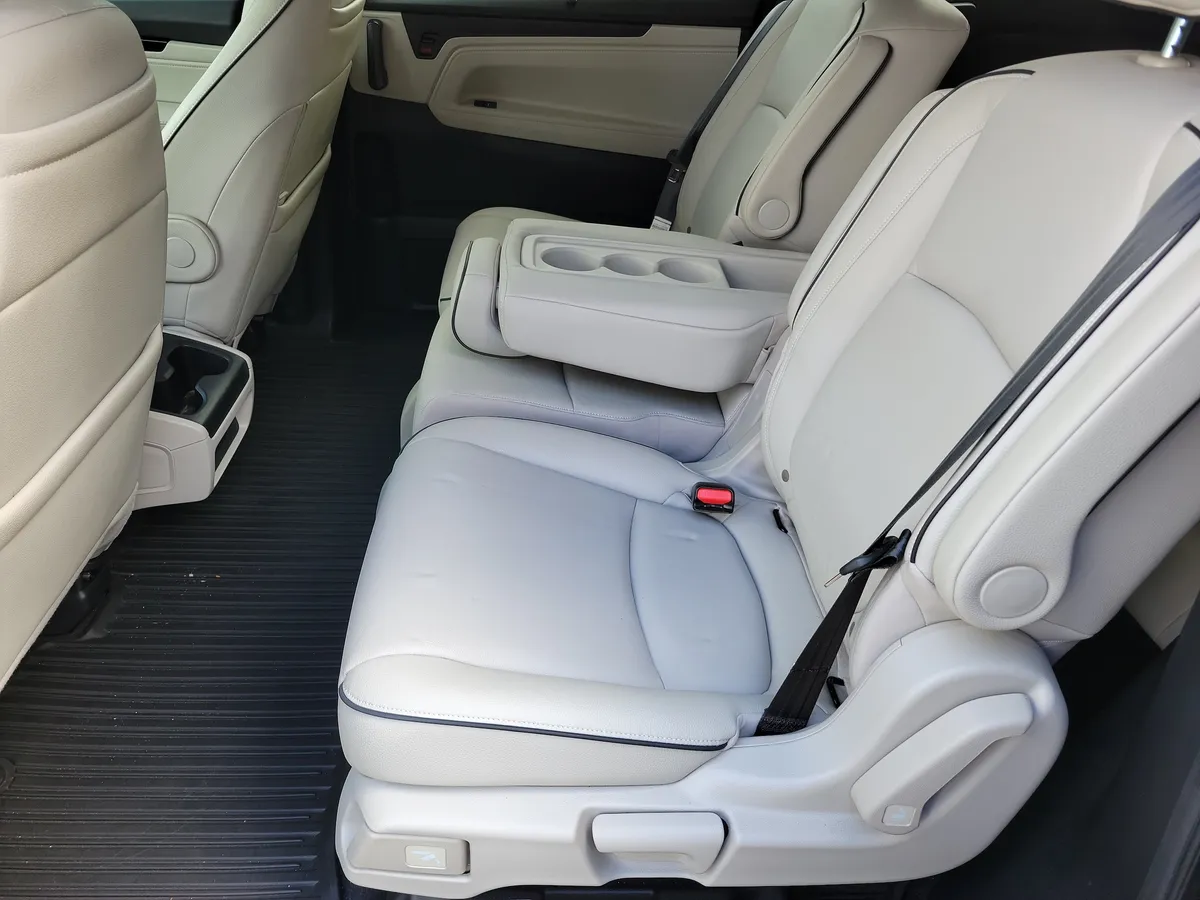 2025 Honda Odyssey Touring thumbnail 13