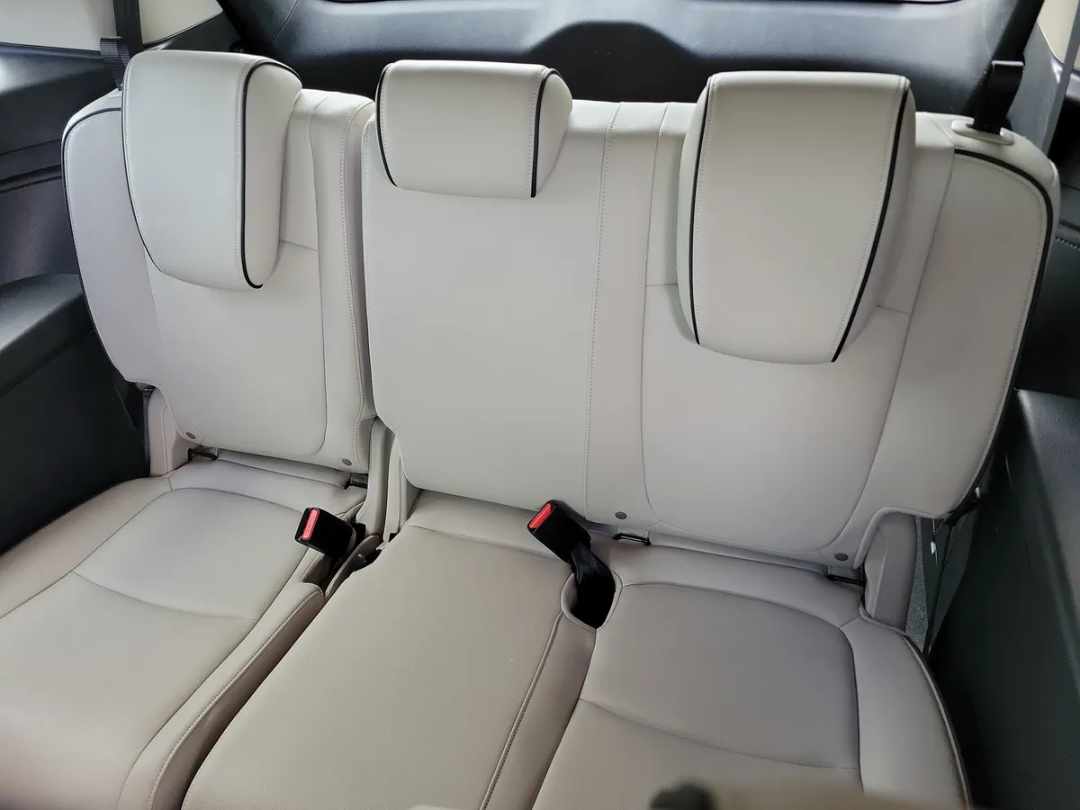 2025 Honda Odyssey Touring thumbnail 15