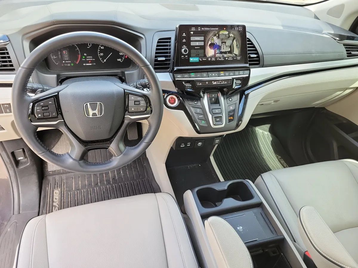 2025 Honda Odyssey Touring thumbnail 17