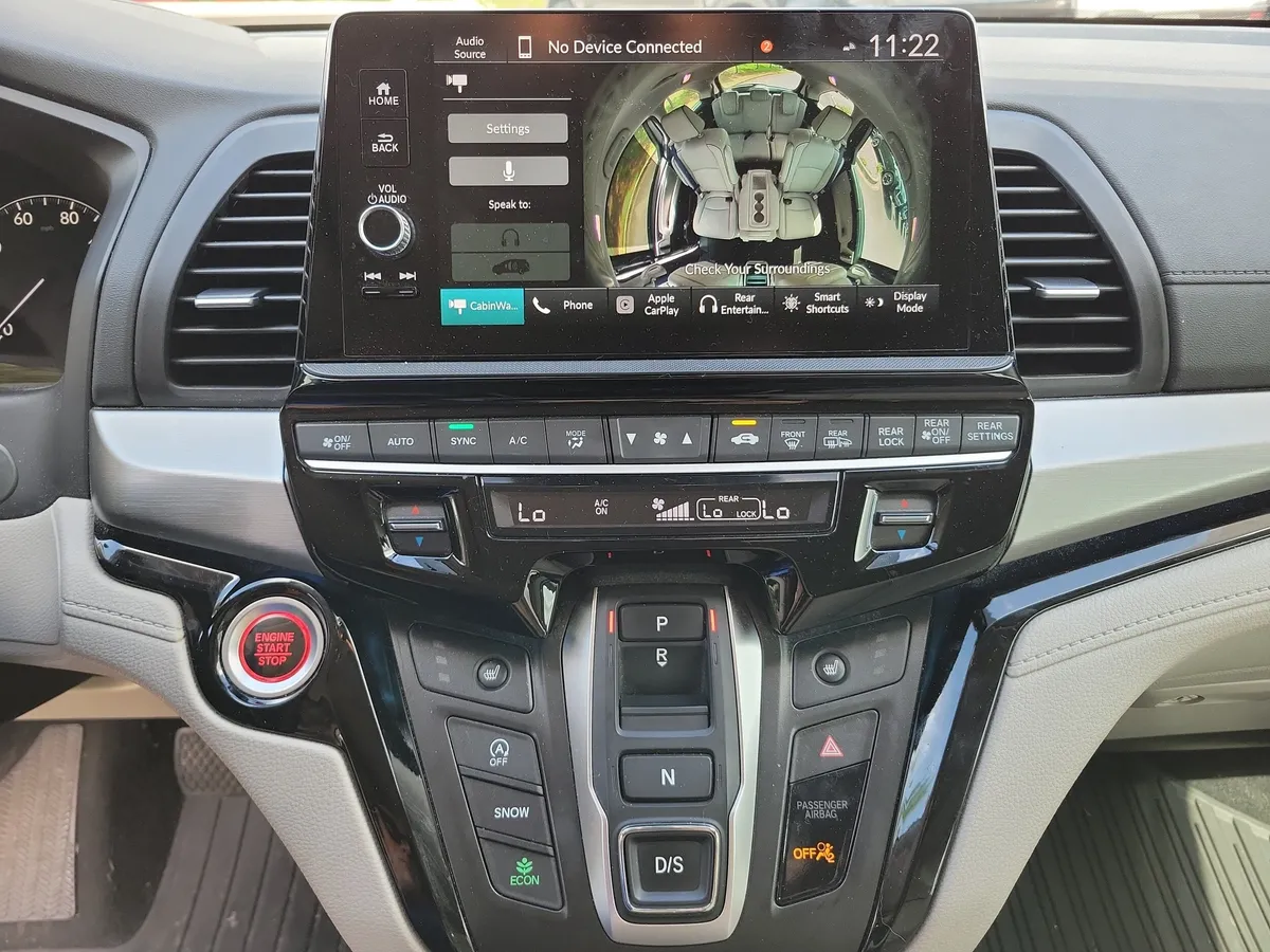 2025 Honda Odyssey Touring thumbnail 18