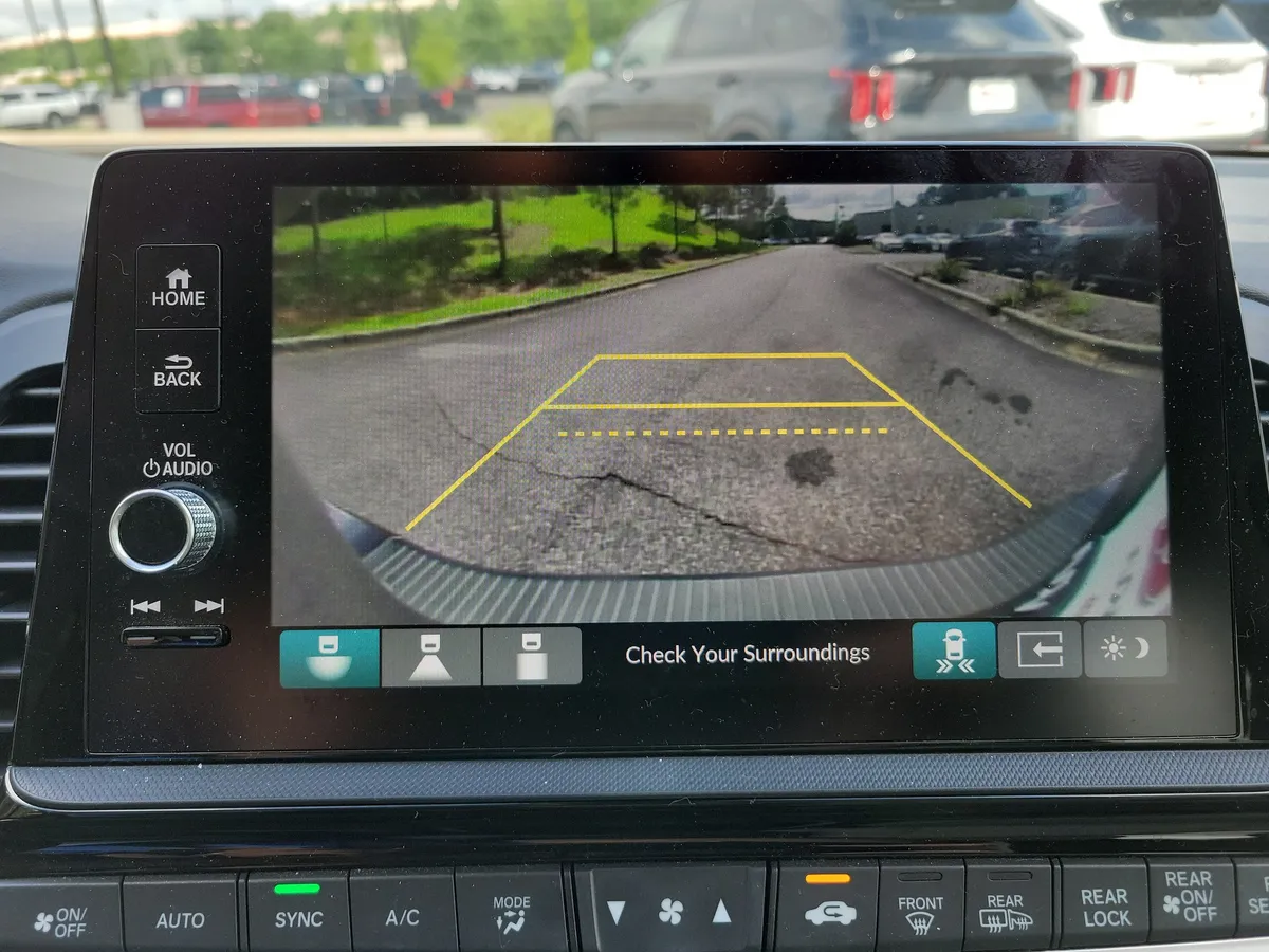 2025 Honda Odyssey Touring thumbnail 20