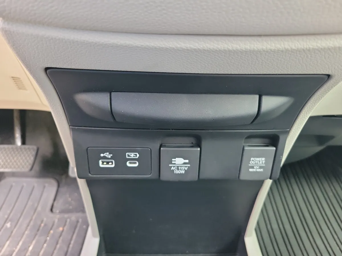 2025 Honda Odyssey Touring thumbnail 23